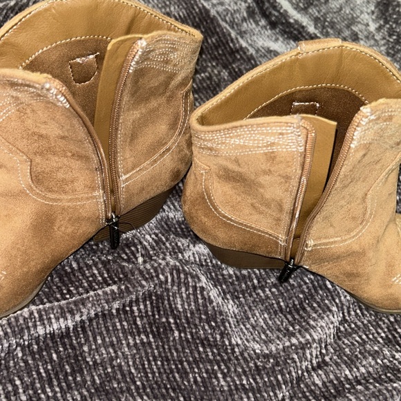 Wore once gently excellent condition like new 9 1/2 - Picture 7 of 11